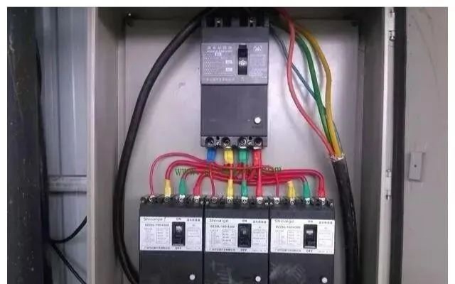 为什么电气系统会出现分闸不跳、总闸跳的情况？